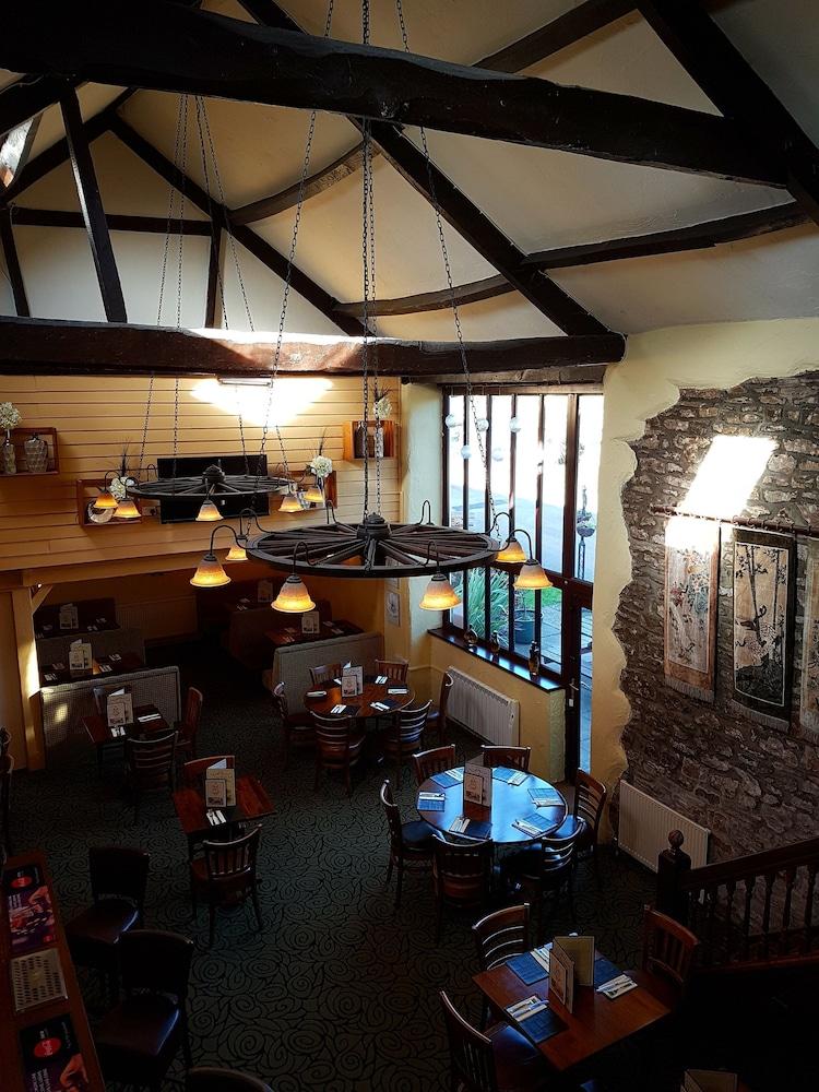 The Old Barn Inn Newport  Exteriér fotografie