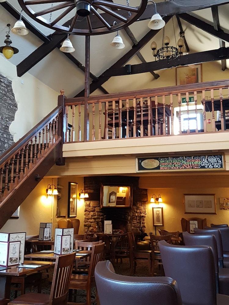 The Old Barn Inn Newport  Exteriér fotografie